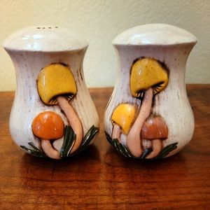 Arnel's Mushroom Salt and Pepper Shakers